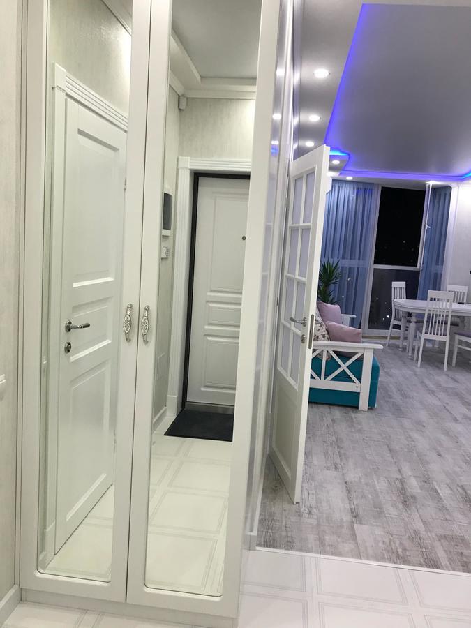 Luxe Apartment On Drahomanova Киев Екстериор снимка